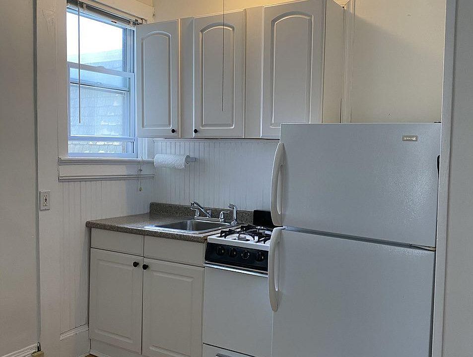 1st image of 244 Bowen St APT 4