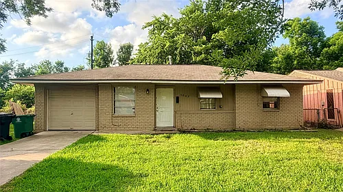 3007 Akard St Photo 1
