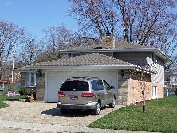 3rd image of 10425 S Terry Dr
