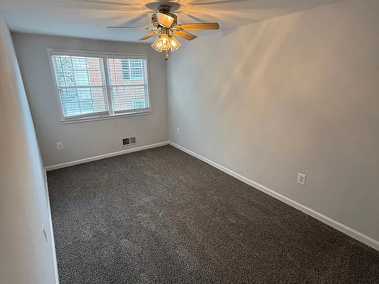 Longview — Photo 108
