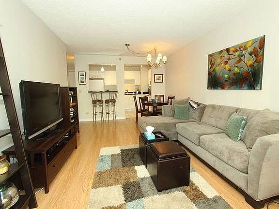 3rd image of 1250 N La Salle Dr APT 908