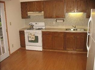 5711 Greenview Rd, Oakwood Hills, IL 60013