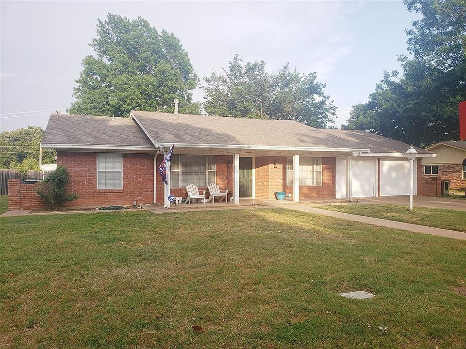 1st image of 913 Rolling Hills Dr S