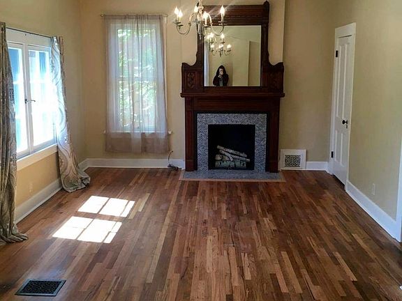 Living room/dining room