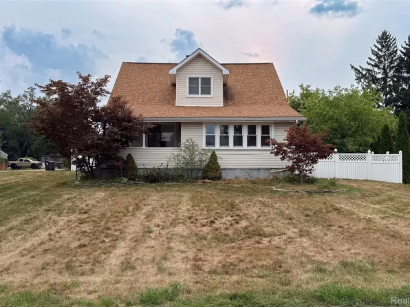 20403 Hugh St, Livonia, MI 48152