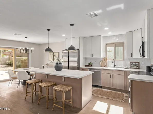 26421 S NEW TOWN Drive, Sun Lakes, AZ 85248
