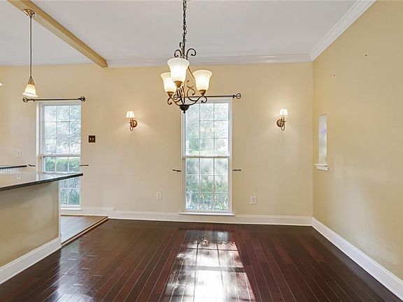 5th image of 1616 Charlton Dr