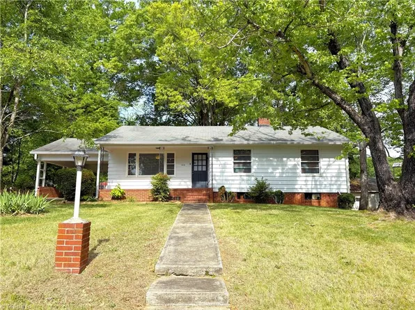 106 N 11th Ave, Mayodan, NC 27027
