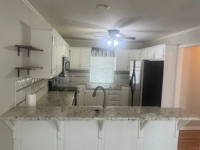 1108 Meadows Pl — Photo 15