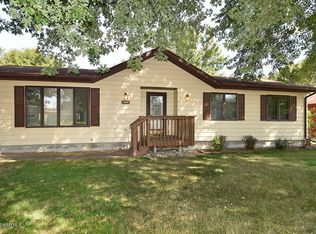 916 10th Ave NW, Waseca, MN 56093
