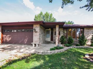 5816 W 101st St, Oak Lawn, IL