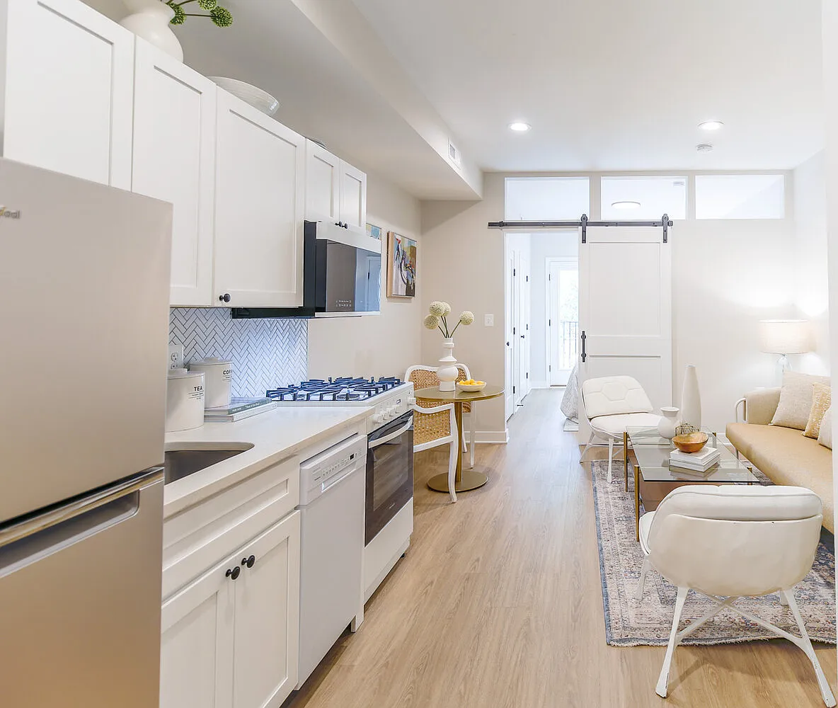 1 bed, 450 sqft, $2,150 — Photo 3