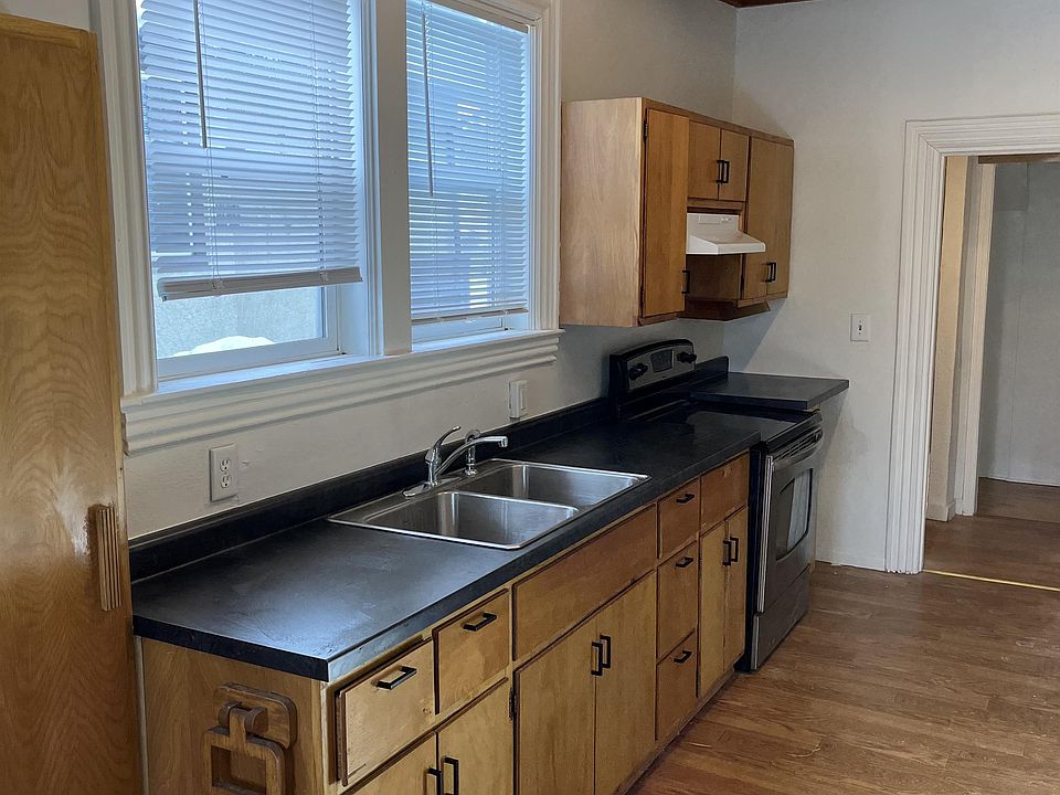 1st image of 223 8th Ave S #1