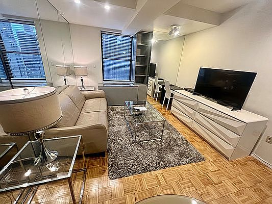 1st image of 150 W 51st St APT 1507
