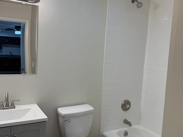 131 W Ellis Ave #8 — Photo 2