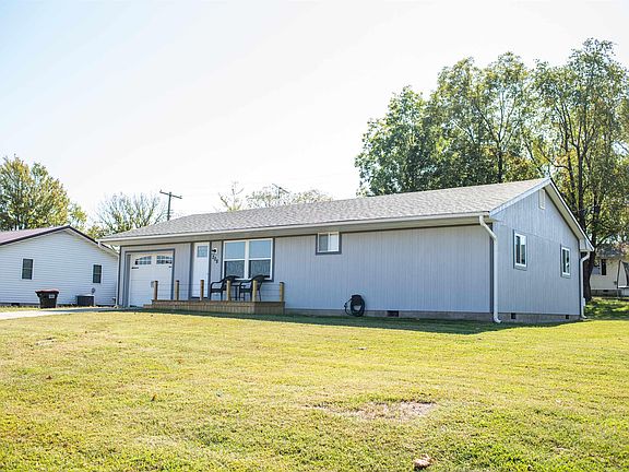 3rd image of 208 Crescent Dr