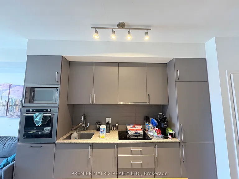 576 Front St W #1002 — Photo 4