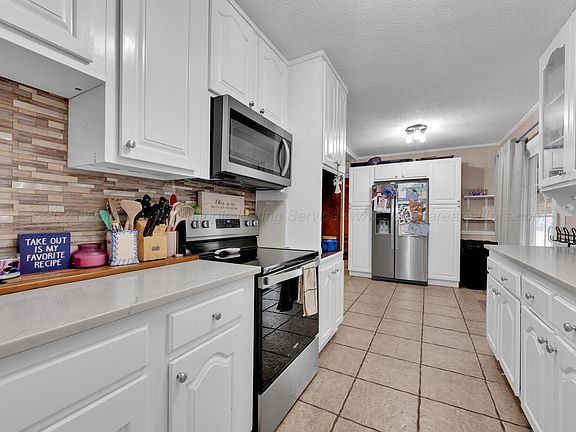 4th image of 304 6th St W