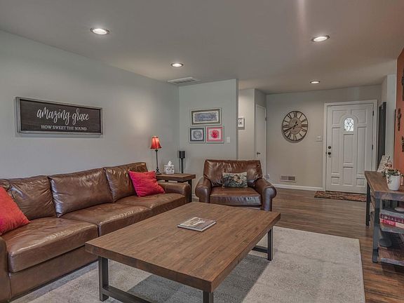 4th image of 4858 Schuyler Dr