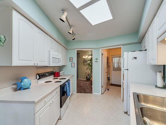 5th image of 10945 W Coggins Dr