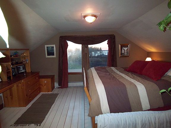 3rd floor BR w/lake view