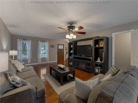 5th image of 164 Prado Dr