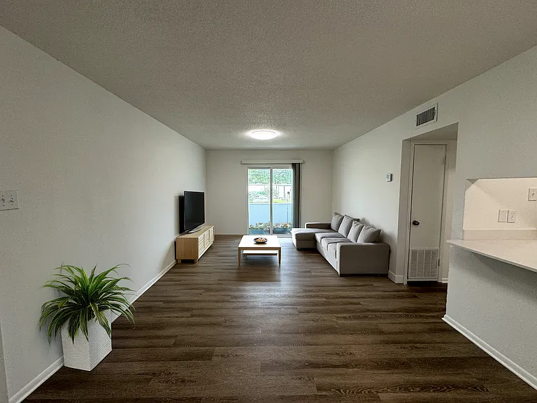 Admiral Pointe — Photo 1