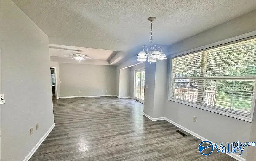 3 bed, 2.0 bath, 1300 sqft, $1,750 — Photo 3