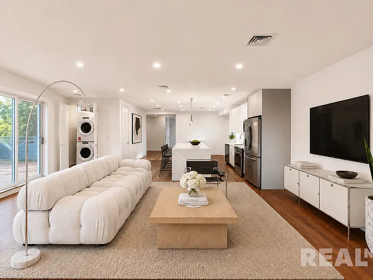 20 Terrace Pl #PHH — Photo 3