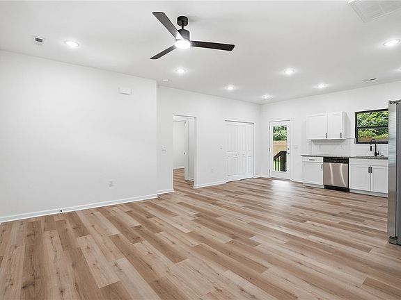 5th image of 505 Rogers St