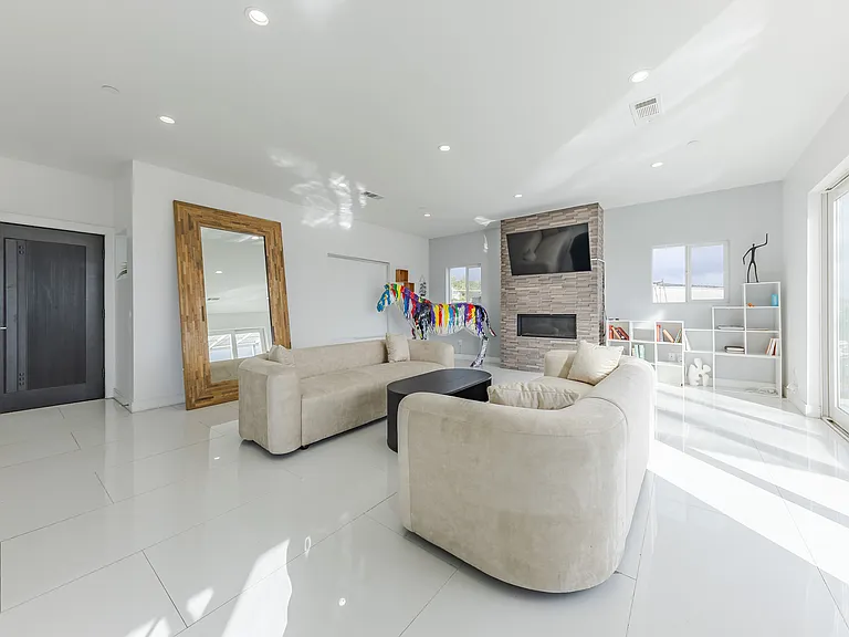 4240 Barrett Rd — Photo 5