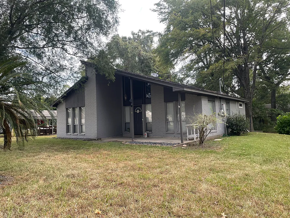 9 McClellan Cir