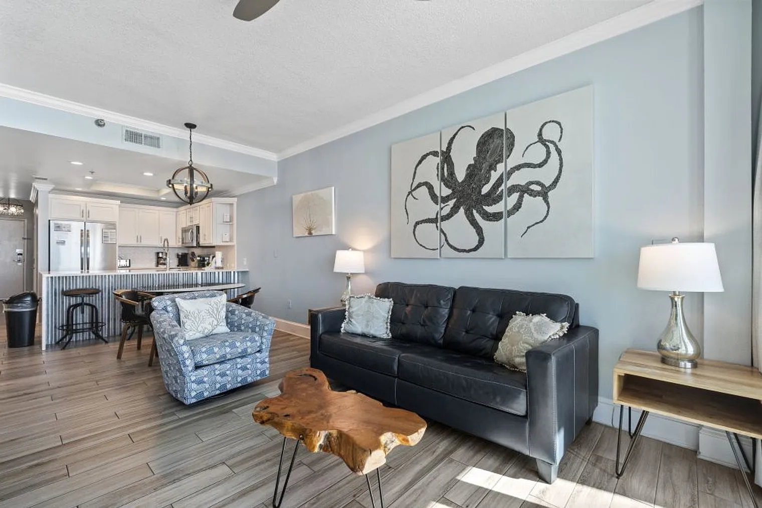 3 bed, 2.0 bath, 1162 sqft, $4,379 — Photo 1
