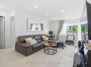 2485 Woking Cres #309, Mississauga, ON L5K 1Z6