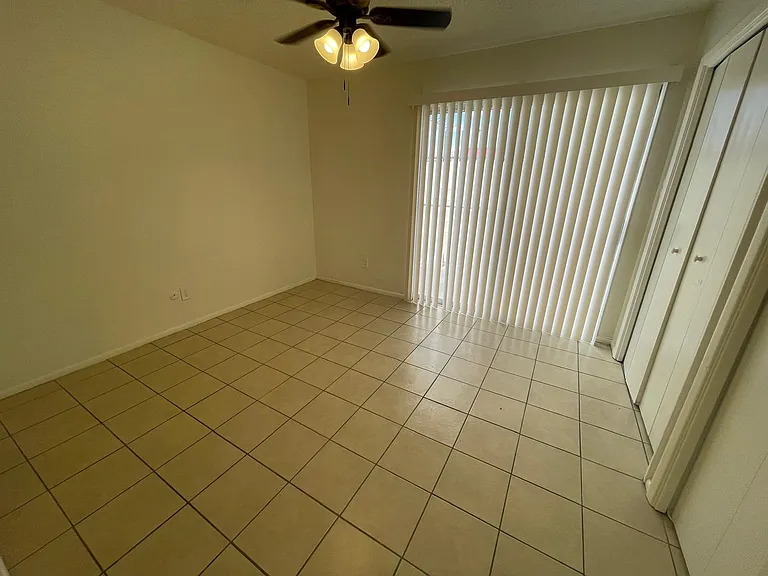 517 Palomas Dr SE #A — Photo 11