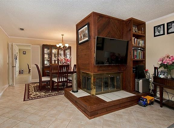 5th image of 1721 Delaford Dr