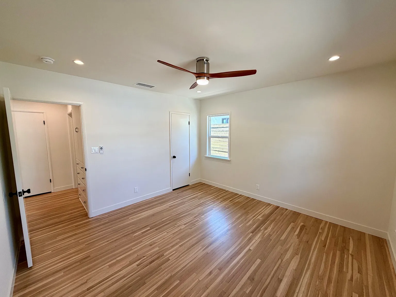 131-133 Poinsettia Ave. (635) - 131 — Photo 3