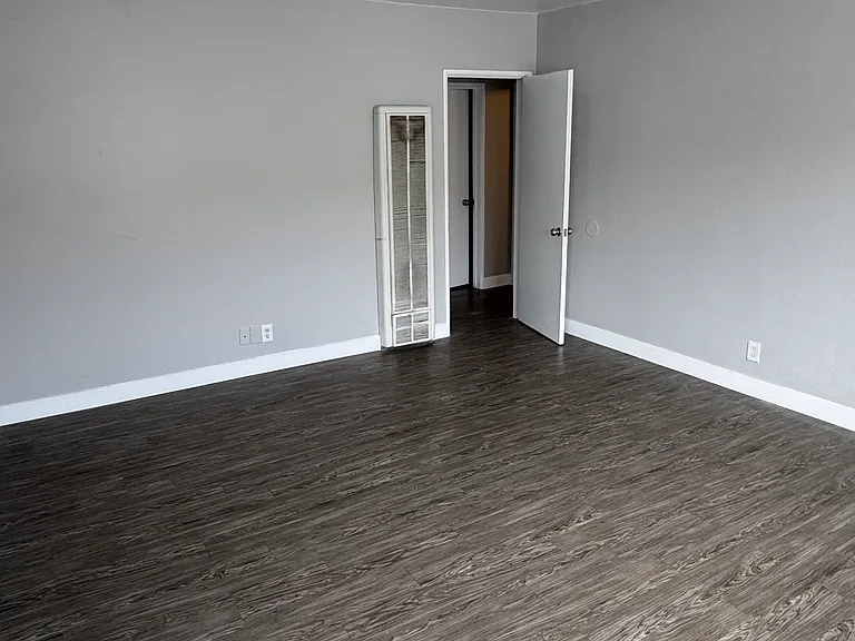 740 W 21st St #3 — Photo 6