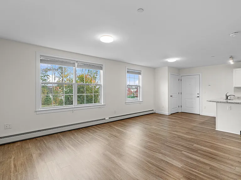 Autumn Woods Apartments — Photo 10