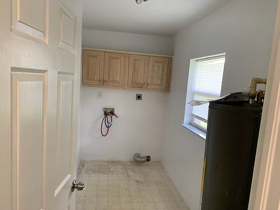 4th image of 4312 15th St W Floor 9