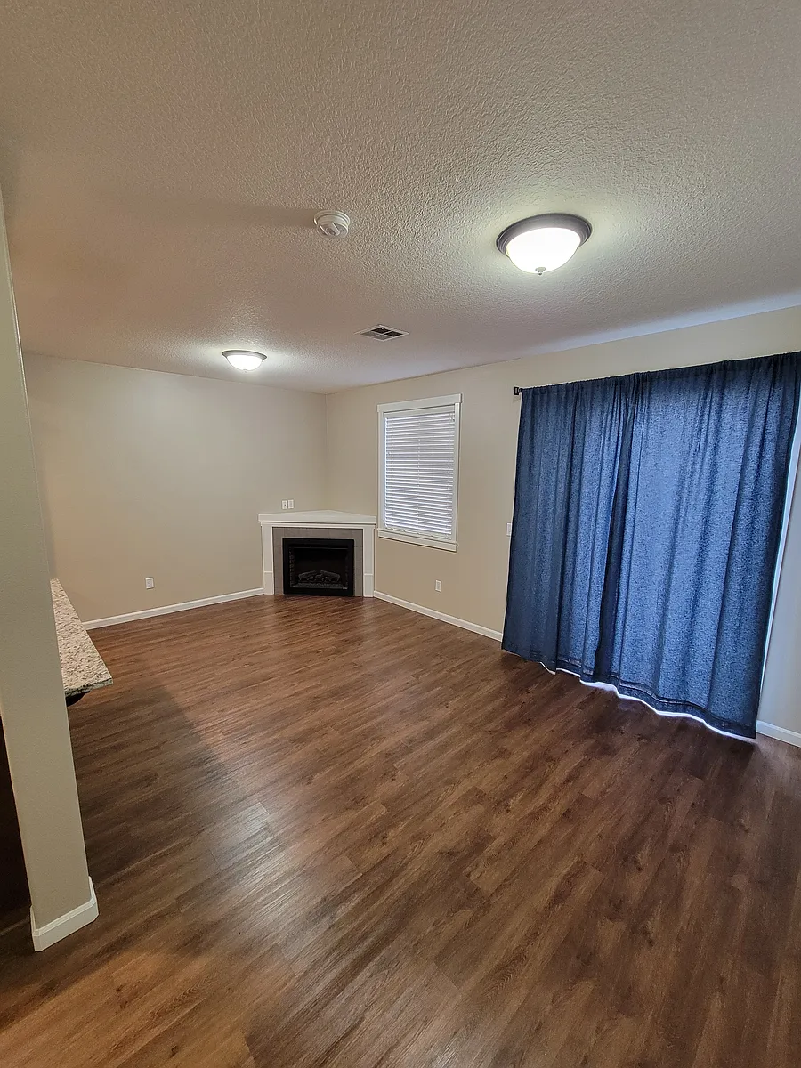 Building Photo - 4223 NE 34th Way