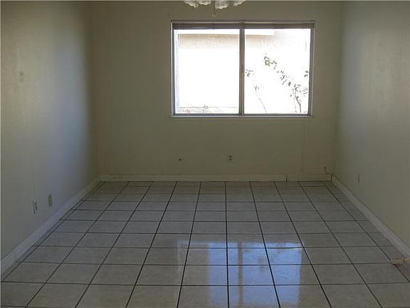 2nd image of 3578 Calmosa St