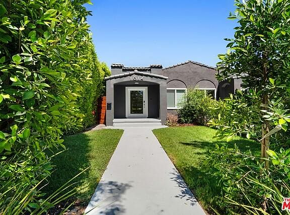 3rd image of 1014 N La Jolla Ave