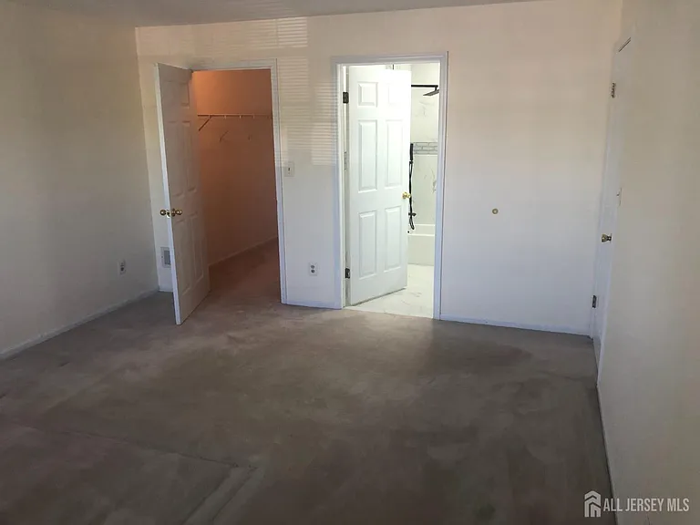 1125 Waterford Dr — Photo 7