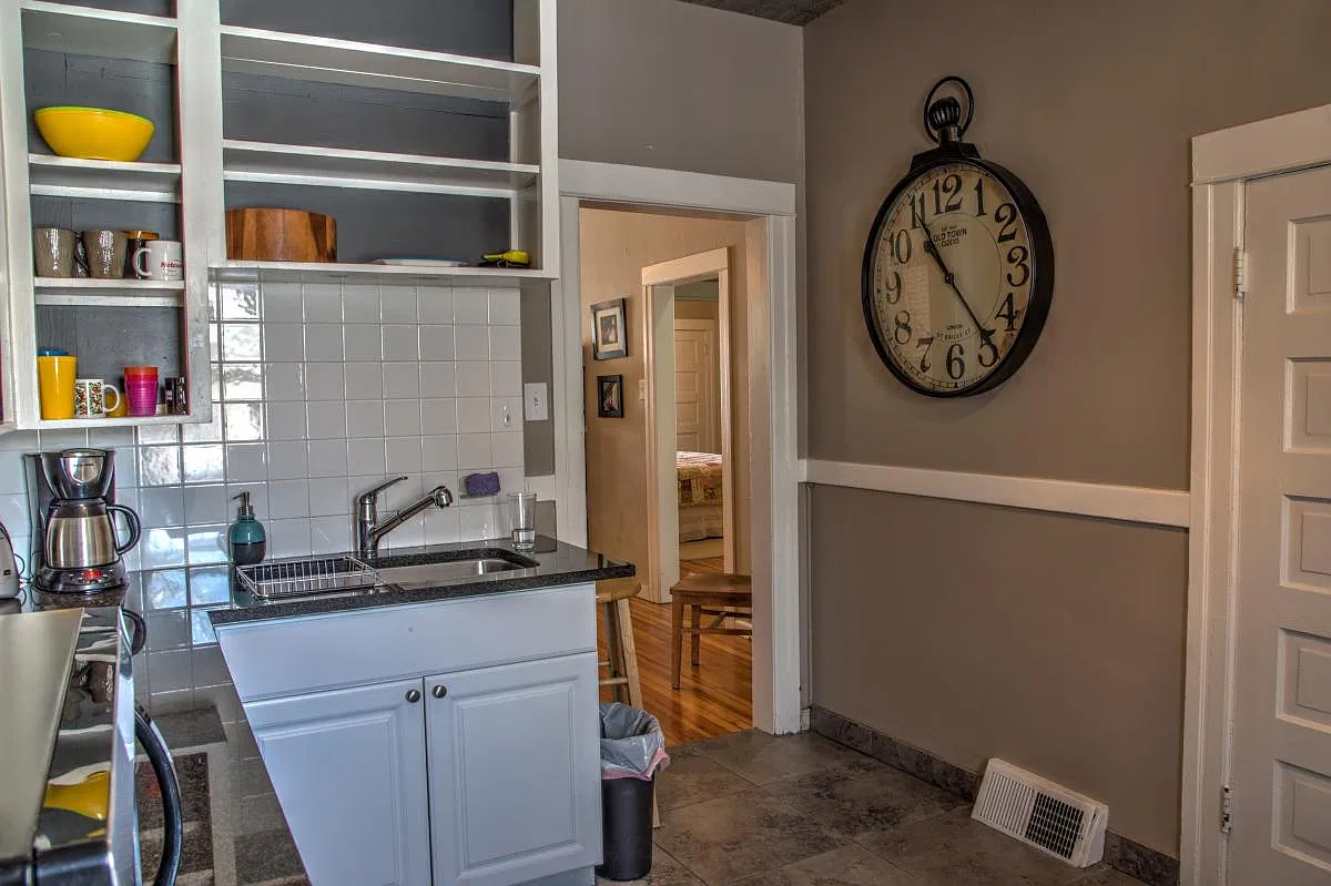 3 bed, 1368 sqft, $3,200 — Photo 3