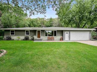21 Sunrise Ct, Appleton, WI 54914