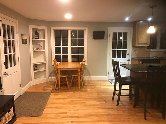 3rd image of 5 Emmett Ln