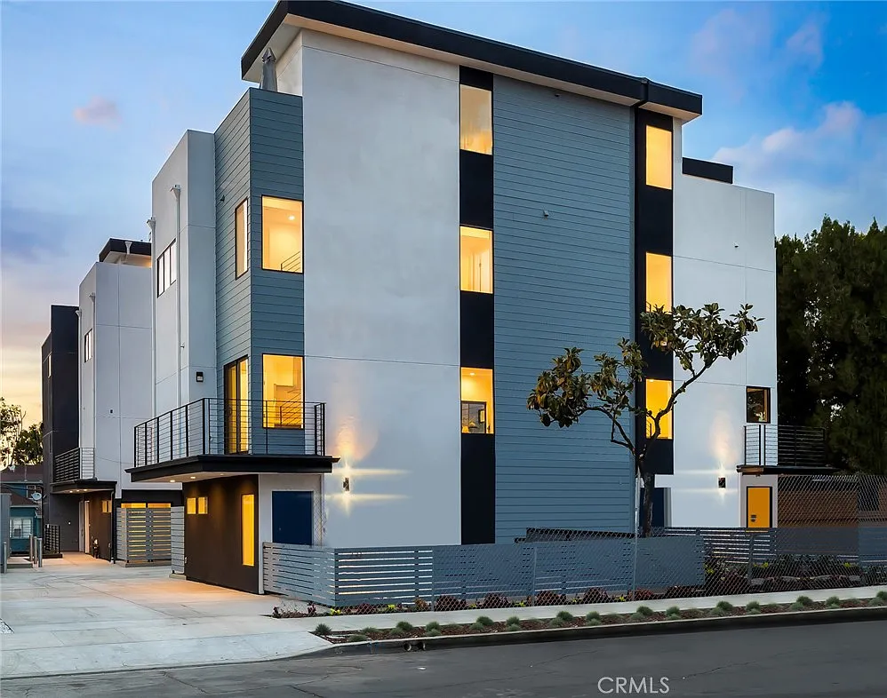 4 bed, 4.5 bath, 1973 sqft, $5,400 — Photo 1