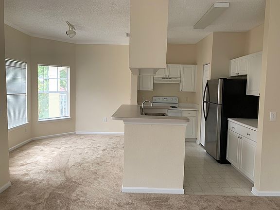 5th image of 1525 Arbor Lakes Cir