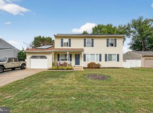 25 E Kennedy Dr, Laurel Springs, NJ 08021